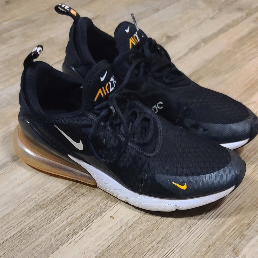 Nike 270s